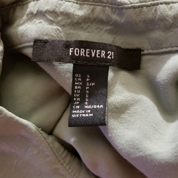 Split-back button down - Picture 3 of 5